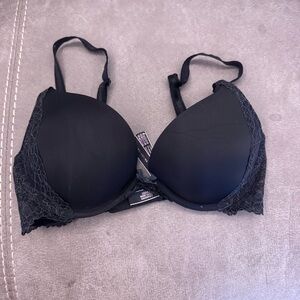 Victoria's Secret Dream Angels Push Up Black Lace Trim Bra